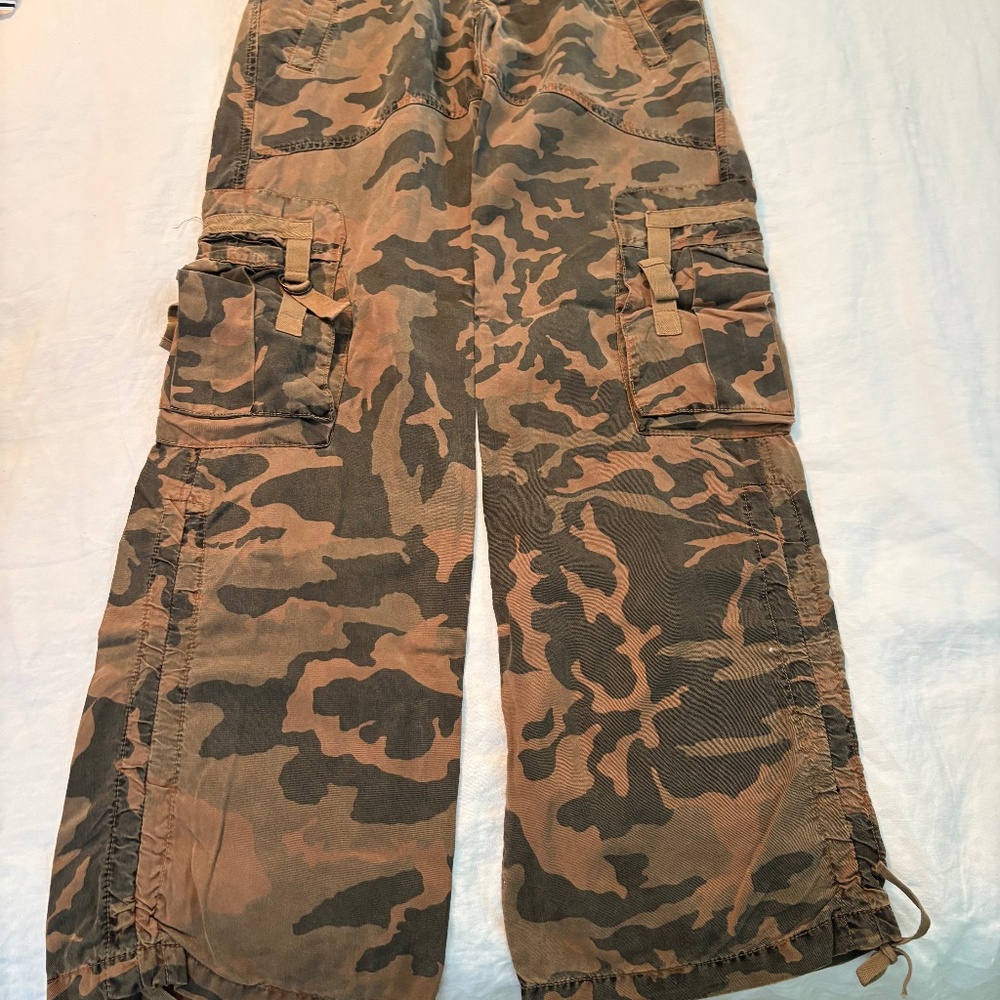 Guess camo pants